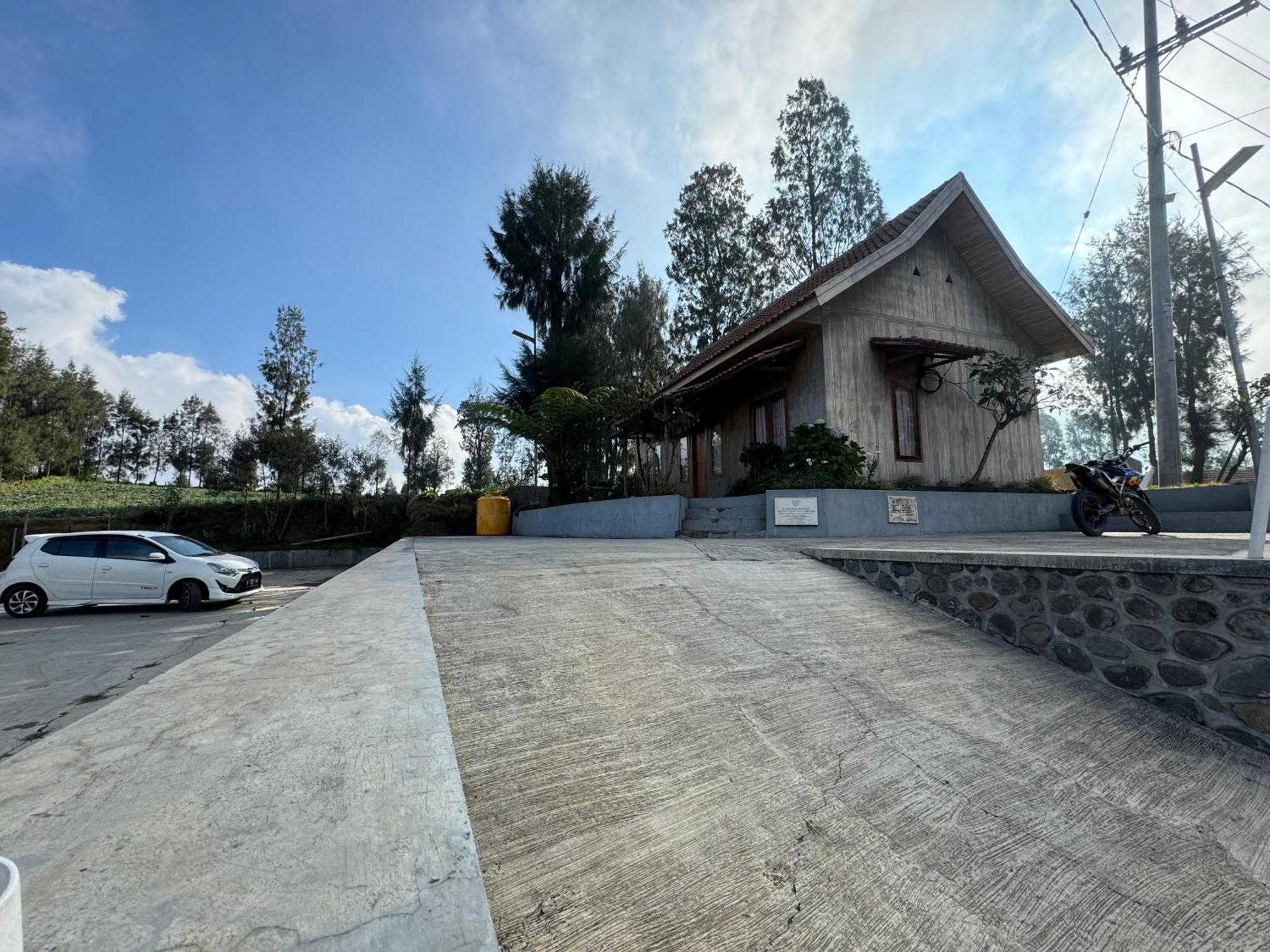 Bromo Edelweis Guest House Probolinggo Exterior photo